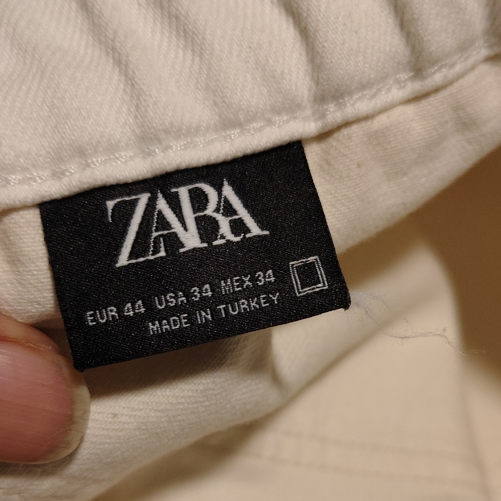 Zara Off-White Relaxed Shorts - Picture 2 of 3